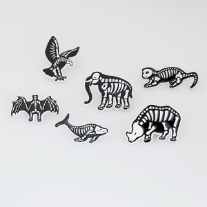 Metal Cartoon Elefante Águia Rinoceronte Bat Peixe Gato Série Crânio Emblema Adorável Animal Broche Lapela Pin - Product Image 1