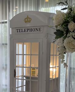 Weiße Telefonzelle als Hochzeits-Hintergrund mit LED-Audio-Gästebuch Londoner Hochzeits-Telefonzelle für Hochzeitsveranstaltungen - Product Image 2