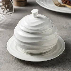 Jiujiuju Chaozhou Fabrik lieferant Geprägte weiße Keramik Moderne Farbe Hotel Verwenden Sie chinesische Porzellans chale mit Deckel für Suppe