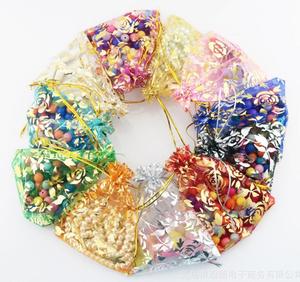 Sacs pour bonbons en <span class=keywords><strong>organza</strong></span>, estampage à chaud, bon marché, cadeaux de noël à cordon - Product Image 1