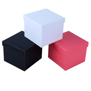 Ecologisch verantwoorde gerecycleerde kartonnen vierkante doos voor kaarsen, parfums en huidverzorgingsproducten met logo, op maat ontworpen en bedrukt. - Product Image 1