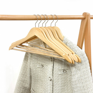 Cintres en bois naturel antidérapants personnalisés pour pantalons, manteaux, costumes, chemises, vestes et robes – Vente en gros - Product Image 2