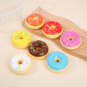 ของเล่นบีบคลายเครียดรูปโดนัท ขนาด 7 ซม. แบบยืดหยุ่นคืนรูปช้า ใช้เป็นแม่เหล็กติดตู้เย็น พวงกุญแจ จี้ห้อย ทำจาก PU เหมือนขนมปัง รุ่น PS-047 สำหรับวัยรุ่น - Product Image 3