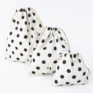 Sacs de maquillage pliables réutilisables personnalisés, en coton noir avec logo imprimé, fermeture à cordon, anti-poussière, recyclables - Product Image 4
