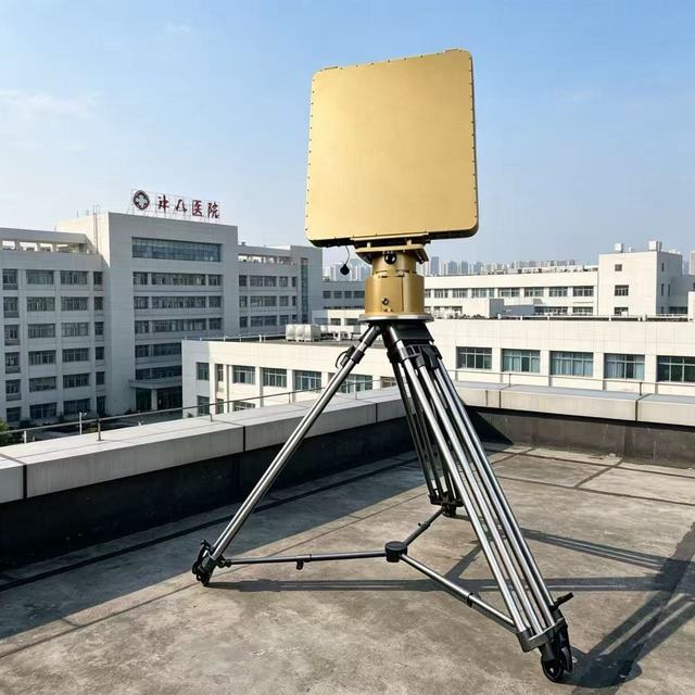 Drone Detection Antenna X Band 360 Coverage Drone Detector 5KM Range Mobile FPV Detection Radar Vehicle Mounted UAV