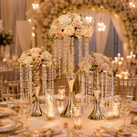 Décorations et accessoires pour fêtes de mariage : centres de table romantiques vintage en métal et acrylique doré pour aménagement de lieux et tables
