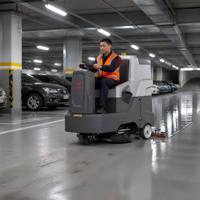 Nettoyeur de sols électrique autoporté CleanHorse X6 pour nettoyage en profondeur, aspiration 190 mbar, 4800 m²/h, 24V100Ah, 70 dB, pour centre de distribution