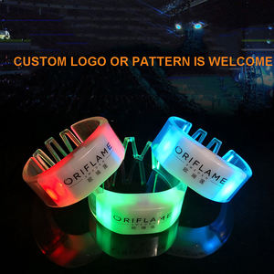 Fabrication Impression Personnalisée Logo <span class=keywords><strong>pas</strong></span> <span class=keywords><strong>Cher</strong></span> Lumineux Led Bracelet Plastique Bracelet Dmx Contrôle pour Événements - Product Image 3