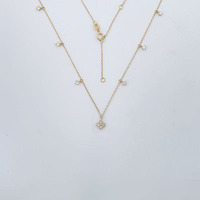 Ensemble collier pendentif en or jaune 18 carats avec diamant de laboratoire, motif trèfle, style minimaliste, ajustable, certifié IGI, pierres latérales 0,481 ct, finition raffinée