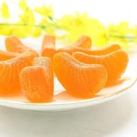 Bonbons gélifiés en vrac saveur maïs et orange, faits avec 100 % de jus naturel, emballés individuellement pour les snack-bars et les cafés