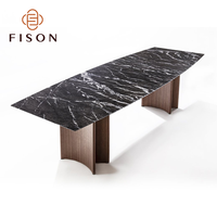 Table à manger moderne minimaliste en céramique noire italienne avec plateau en pierre et pieds en bois, 6 places, pour hôtel, restaurant, villa