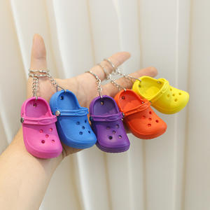 Llavero 3D Mini EVA Personalizado, Llavero Decorativo de Zapato de Playa, Sandalia de Espuma Plástica con Orificios, Llavero de Anime - Product Image 6