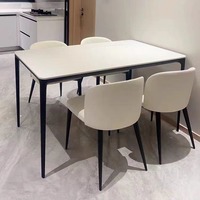 Table et chaises rectangulaires solides pour la maison, idéales pour petits appartements, avec bords arrondis, en alliage d'aluminium, finition noire minimaliste