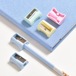 Deli 0531 Pencil Sharpener Manual Plastic Student School Use Colorful Set - Product Image 2