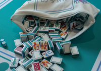 Nouvel ensemble de mahjong de luxe moderne 2026 en acrylique 5 couches, résistant à l'eau et durable, avec motif Brise d'été pour divertissement en casino