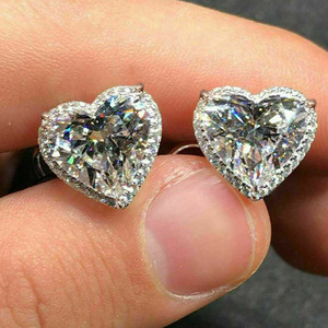 Orecchini a forma di cuore con cristalli per donna, accessori di moda dolci e minimalisti per l'uso quotidiano - Product Image 3
