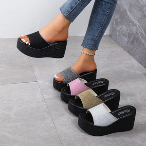Sandales compensées grande <span class=keywords><strong>taille</strong></span> européennes et américaines en stock, tailles <span class=keywords><strong>35</strong></span> à 43, nouvelles tongs africaines à semelle épaisse - Product Image 1