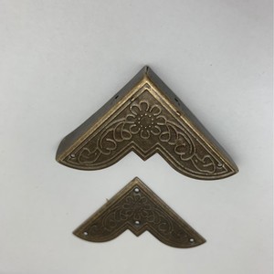 Antique Style Brass <b>Corner</b> <b>Protectors</b> For Furniture With Floral Design Durable Metal Right Angle Guards - Product Image 2
