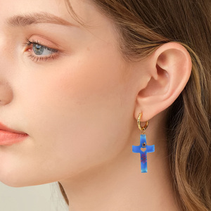 LEQU Colgante de Cruz de Resina Azul Alegre y Divertido con Flores Incrustadas y Recorte de Corazón, Suministro para Manualidades de Joyería DIY - Product Image 6