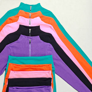 Completo Donna con Giacca Corta a Maniche Lunghe con Zip e <span class=keywords><strong>Pantaloni</strong></span> a Zampa con Vita Pieghevole, Include Fori per Pollici e Fascia per Capelli, Vestibilità Aderente per Casa - Product Image 4