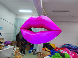 Modèle de lèvres et de bouche rouges gonflables, décoration suspendue pour la fête de la Saint-Valentin, scène - Product Image 6