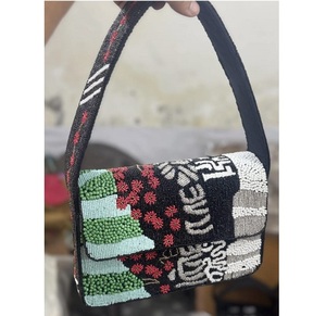 Bolso cruzado con bordado de cuentas de semillas hecho a mano de alta calidad con correa ajustable diseñado para lujo - Product Image 1