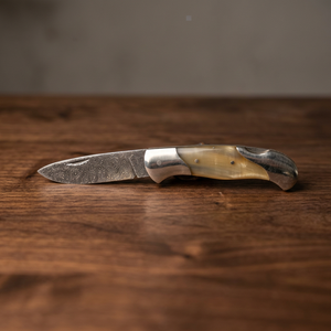 Cuchillo plegable hecho a mano de acero de Damasco, hoja de punta caída, filo recto, 16.5 cm, cuchillo de bolsillo con mango de madera - Product Image 3