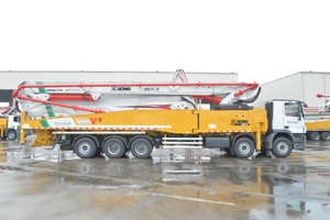 Camión Hormigonera XCMG Oficial <span class=keywords><strong>de</strong></span> <span class=keywords><strong>Segunda</strong></span> <span class=keywords><strong>Mano</strong></span> HB67K con Pluma <span class=keywords><strong>de</strong></span> 67m - Product Image 3