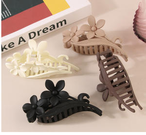 新款时尚优雅磨砂花大塑料爪发夹简单哑光蛋花发饰可爱鲨鱼造型 - Product Image 4