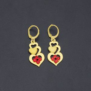 Jxx Direct Supply Nouveauté Boucles d'oreilles en zircon plaqué or 24 carats multicolores en forme de cœur pour femme - Product Image 4