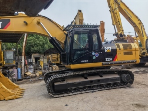 Excavatrice sur chenilles CAT 325D d'occasion, forte puissance, moteur fiable, faible nombre d'heures de fonctionnement, pour travaux de construction. - Product Image 5