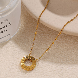 Collier Pendentif Géométrique en Acier Inoxydable Doré XL475 Chaîne Claviculaire Bijoux Tendance - Product Image 2