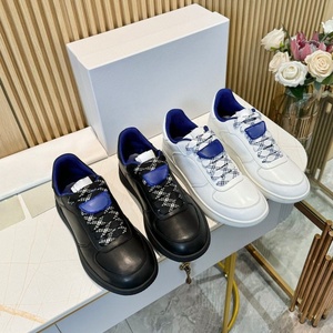 Chaussures de sport de luxe pour hommes en cuir véritable noir, style minimaliste, plateforme, pour la course à pied, vente en gros - Product Image 1