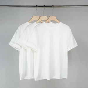 Camiseta de Alta Calidad Personalizada con el Logotipo de Tu Marca, 100% Algodón, Corte Regular para Hombre y Mujer - Product Image 3