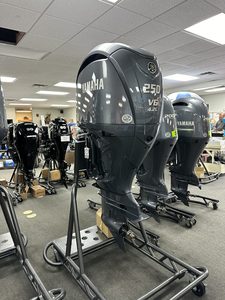 Nouveau Moteur Hors-Bord Marin Puissant à Essence 4 Temps 4 Cylindres Refroidi par Eau F250XCB Portable Compatible avec les Bateaux - Product Image 3