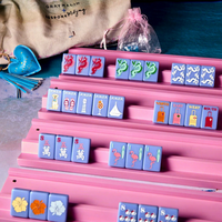2026 Ensemble de tuiles de mahjong en acrylique de luxe exclusif, style moderne inspiré des centres de villégiature américains, base violette, design planche de surf, motifs flamants roses