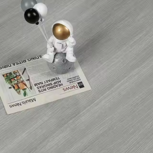 Suelo moderno SPC Aspecto de madera impermeable Fácil de instalar con placa base de etileno en relieve 3mm de espesor Resistente al agua - Product Image 6