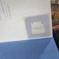 Mini Etiqueta inteligente RFID de 13,56 MHz, etiqueta adhesiva de rollo de papel compatible con comunicación NFC para seguimiento de libros de biblioteca HF