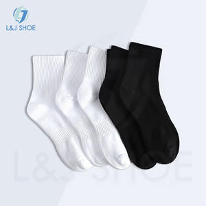 L & J Shoe <span class=keywords><strong>Calcetines</strong></span> de negocios informales personalizados Fabricante <span class=keywords><strong>Calcetines</strong></span> cómodos Crew <span class=keywords><strong>Calcetines</strong></span> cortos simples de color blanco y negro para hombres - Product Image 2
