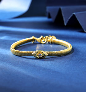 ขายส่งสร้อยข้อมือเงินแท้ 925 ชุบทอง 18K สีเหลือง ประดับเพชรซิคอน ผิวซาติน ดีไซน์รูปดวงตา สไตล์คริสเตียน ของขวัญสุดอินเทรนด์ - Product Image 3