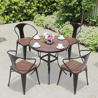 Table d'extérieur en métal Mobilier de jardin Chaises de patio en bois plastique Mobilier d'extérieur Table d'extérieur en métal Chaises de salle à manger de patio