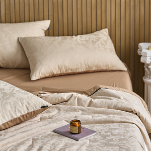 Parure de couette d'été en coton jacquard style luxe (quatre pièces) avec couette d'été en fibres de soja en relief pour climatiseur - Product Image 3