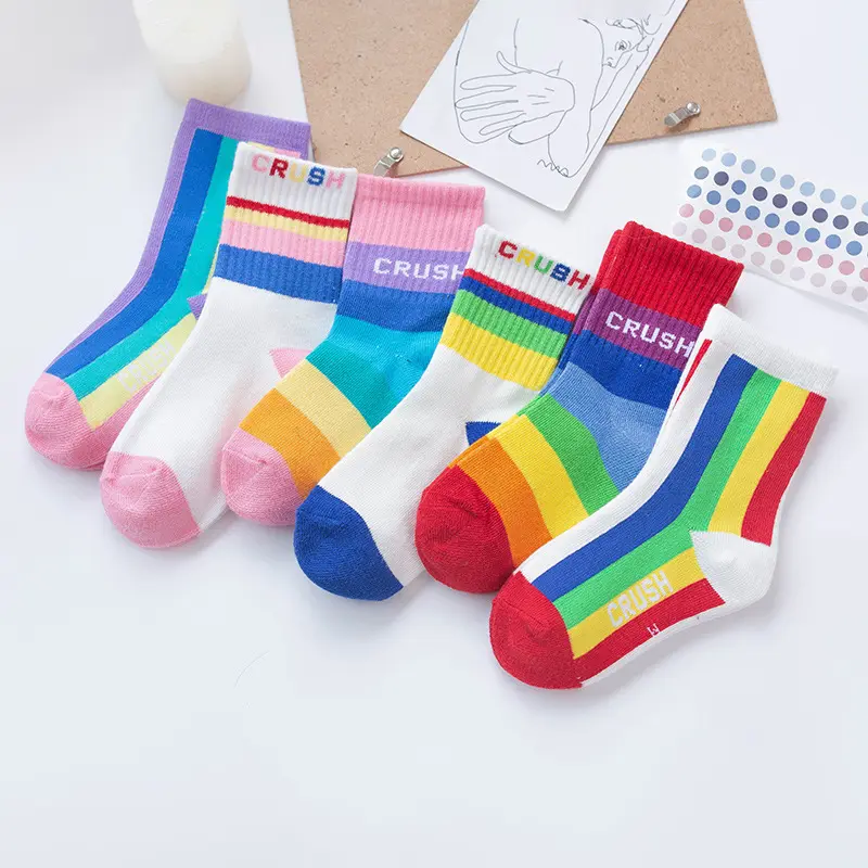 CY Designer benutzer definierte Kinder Mode coole Persönlichkeit Jungen Mädchen Regenbogen farbige Sport Skateboard Socken