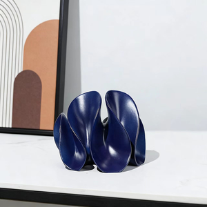 Figura Decorativa Nórdica Minimalista de Resina con Volantes, Adorno Creativo para Estante de Oficina, Decoración Suave para el Hogar - Product Image 3