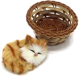 Chat endormi dans un panier, poupée, mini chaton dans un panier tissé avec des sons de miaulements, décoration pour le bureau, jouet cadeau, chat endormi mignon - Product Image 3