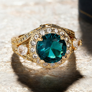 Anello vintage con gemma verde a forma di corona per donna, gioiello di lusso alla moda - Product Image 2