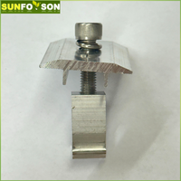 Clip de fixation pour support de panneaux photovoltaïques, composants d'installation de système solaire, pince intermédiaire en aluminium anodisé avec plaque de mise à la terre