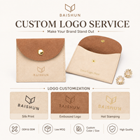 Pochette à bijoux en microfibre crème avec logo personnalisé à bouton-pression doré, bicolore, anti-rayures pour boucles d'oreilles, sac à perruque, pochette enveloppe OEM, cadeau personnalisable