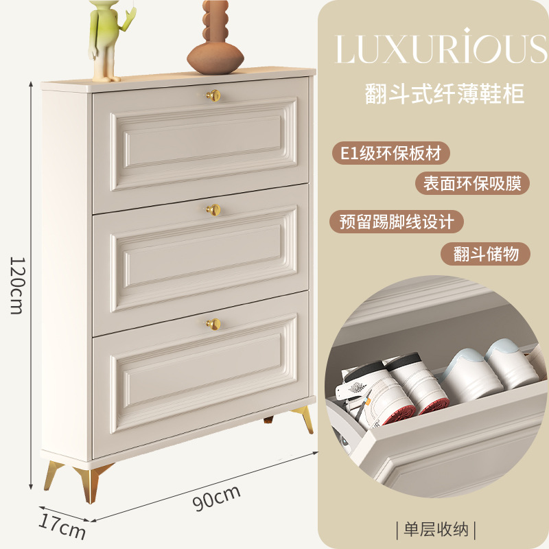 90 cm di lunghezza, 17 cm di larghezza, 120 cm di altezza