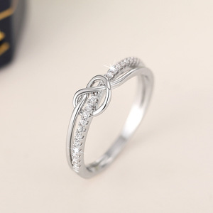Anello a Forma di Cuore per Donne, Elegante Gioiello da Dito per Uso Quotidiano - Product Image 1